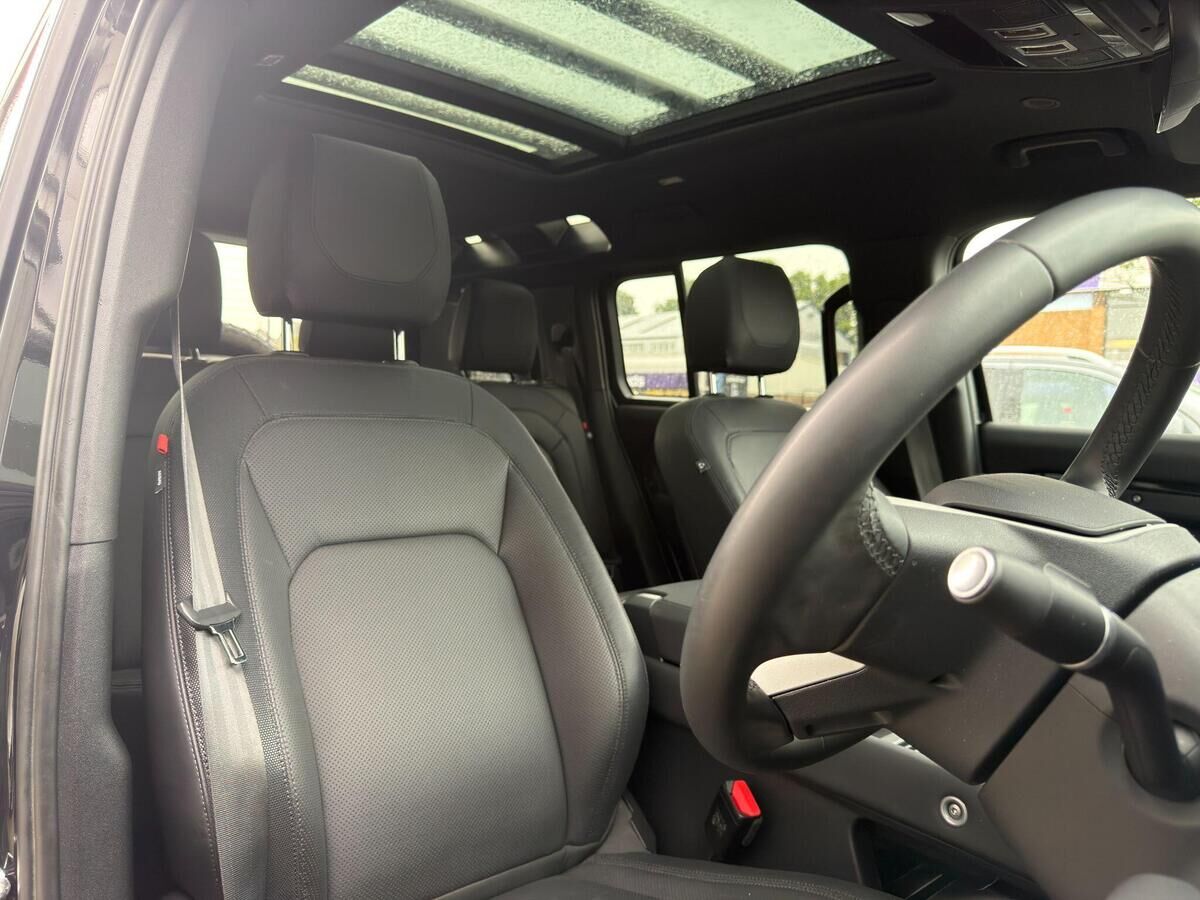Land Rover Defender 110 Defender 110 Gallery Image