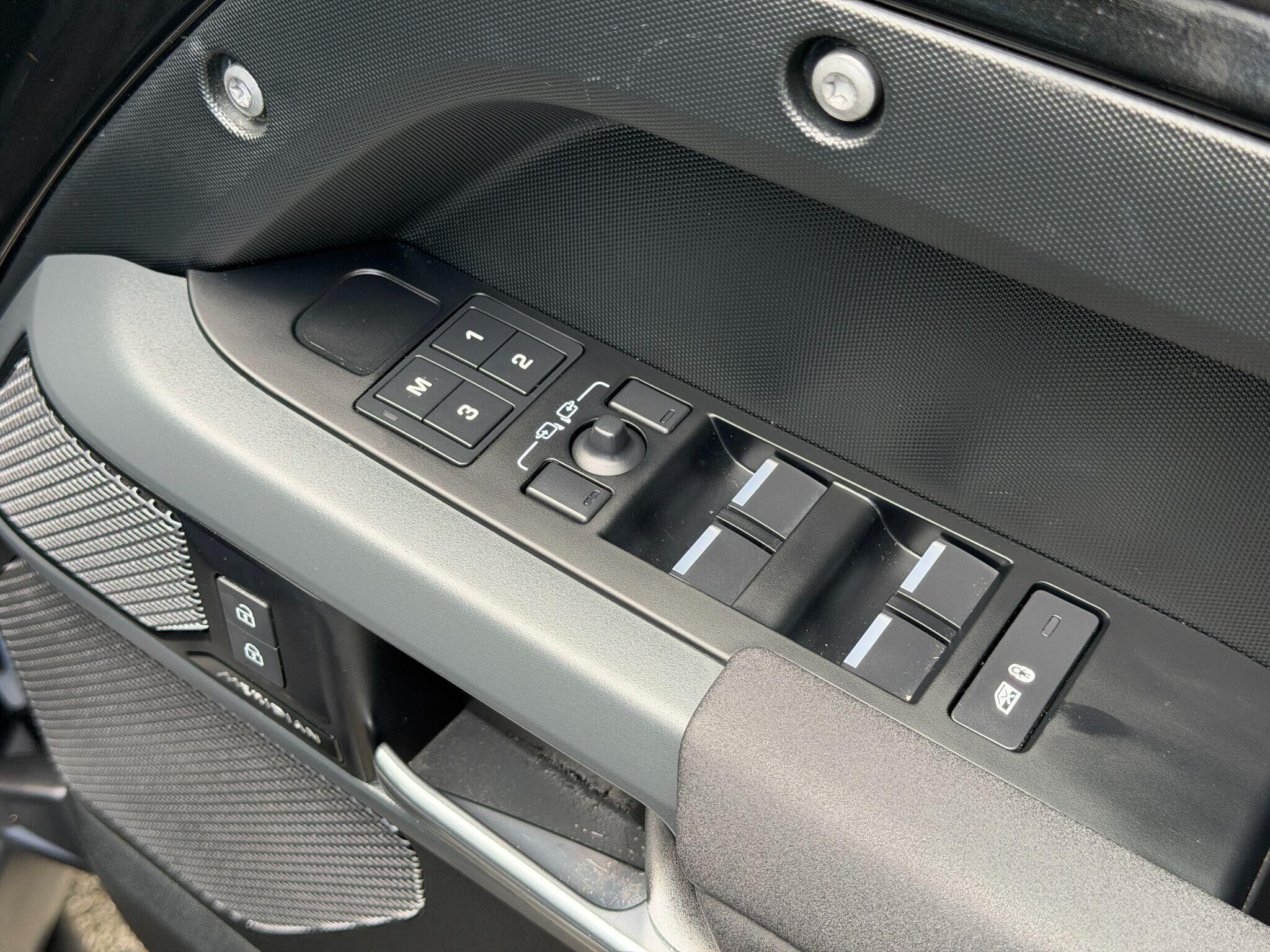 Land Rover Defender 110 Defender 110 Gallery Image