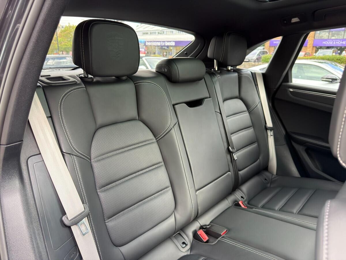 Porsche Macan Macan Gallery Image