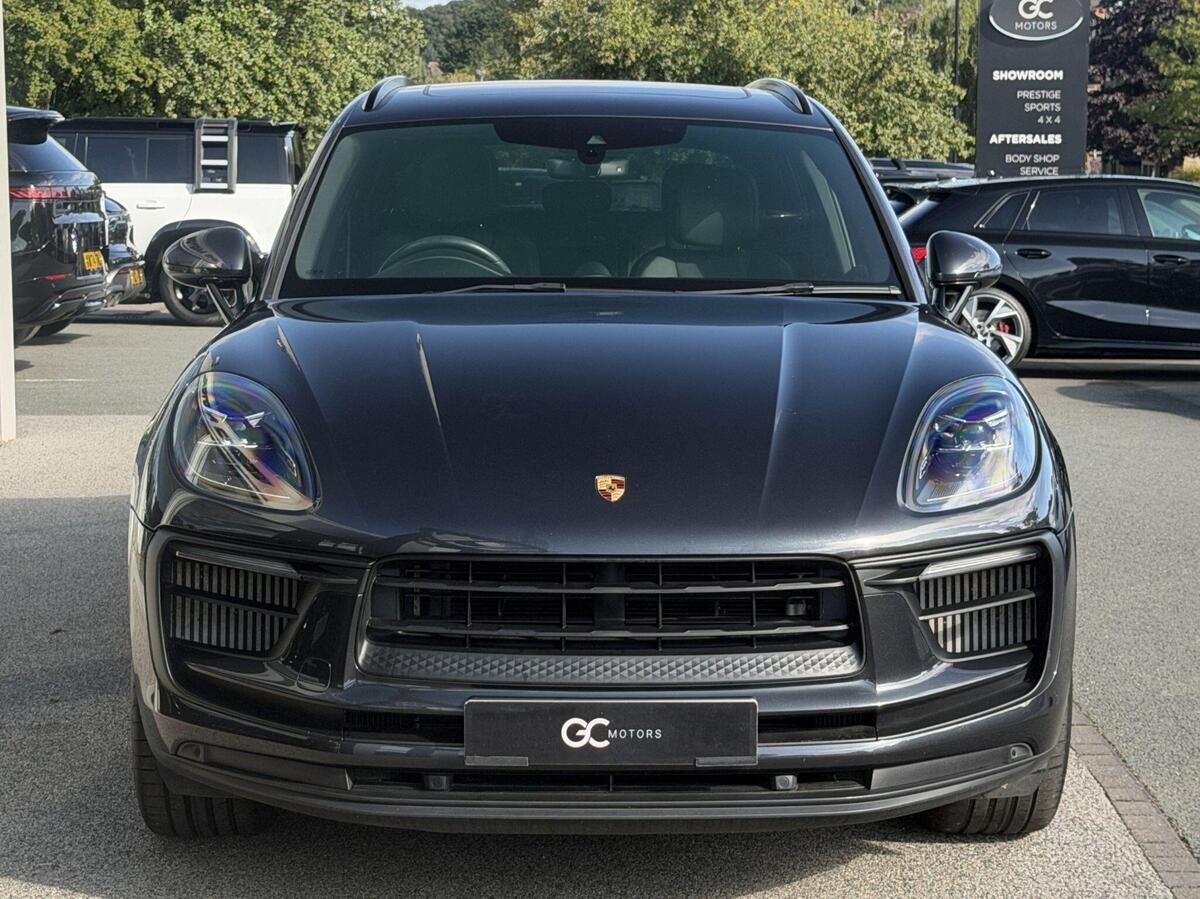 Porsche Macan Macan Gallery Image