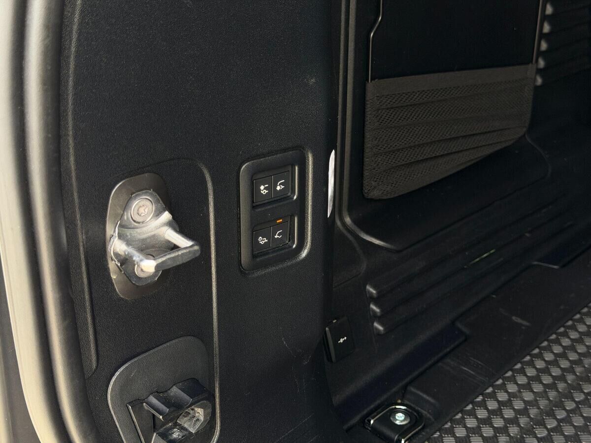 Land Rover Defender 110 Defender 110 Gallery Image