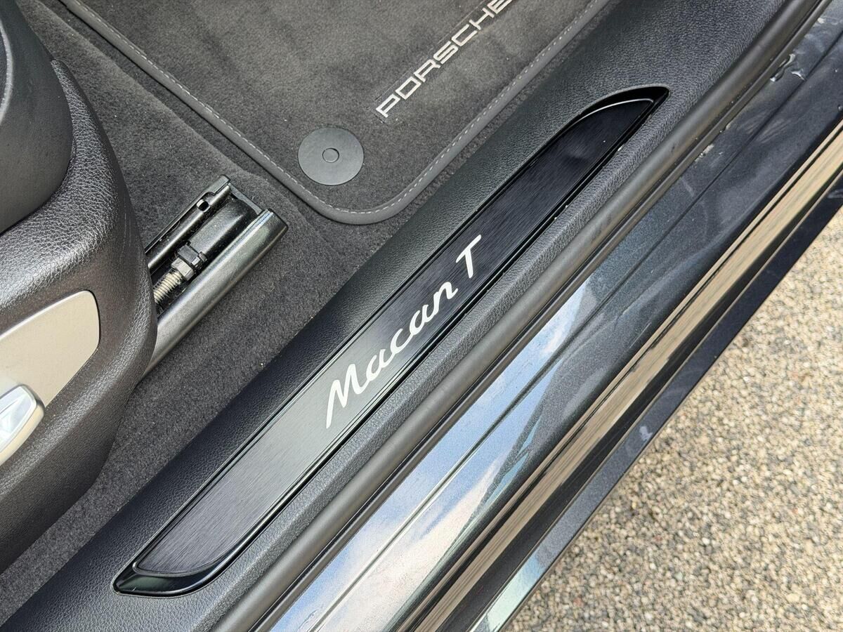 Porsche Macan Macan Gallery Image
