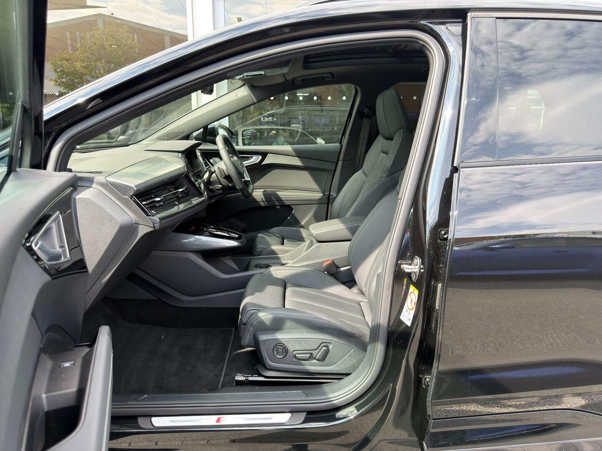Audi Q4 e-tron Q4 e-tron Gallery Image