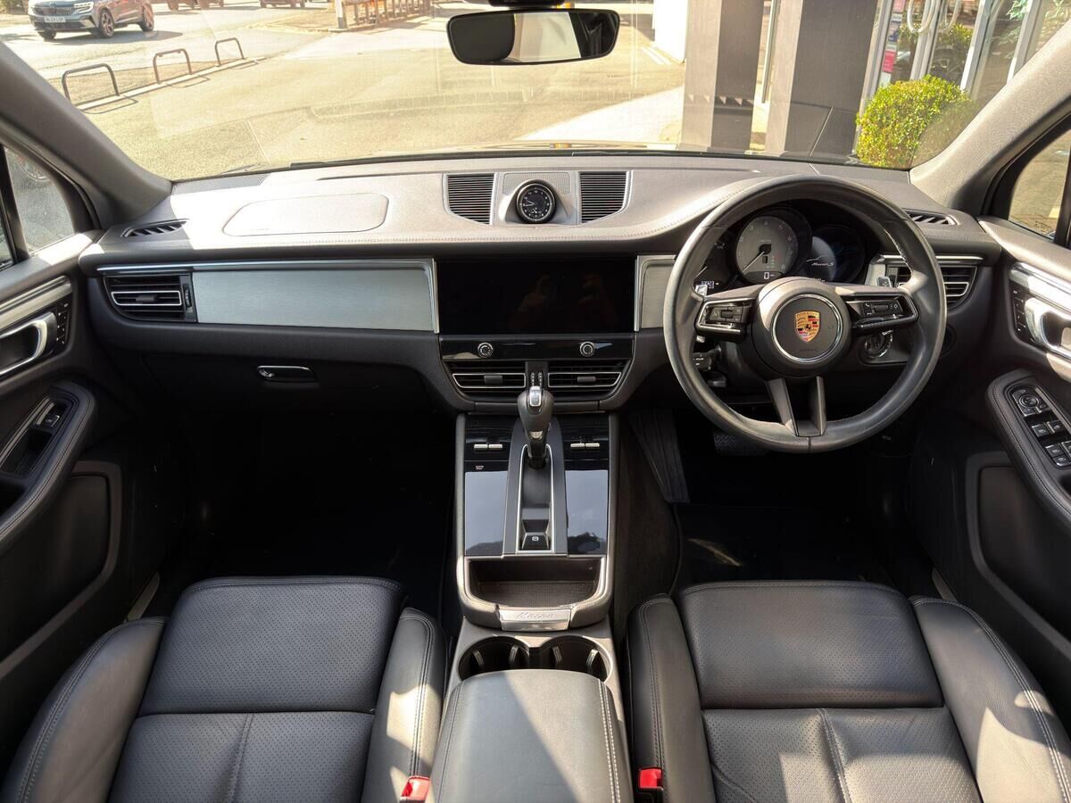 Porsche Macan Macan Gallery Image