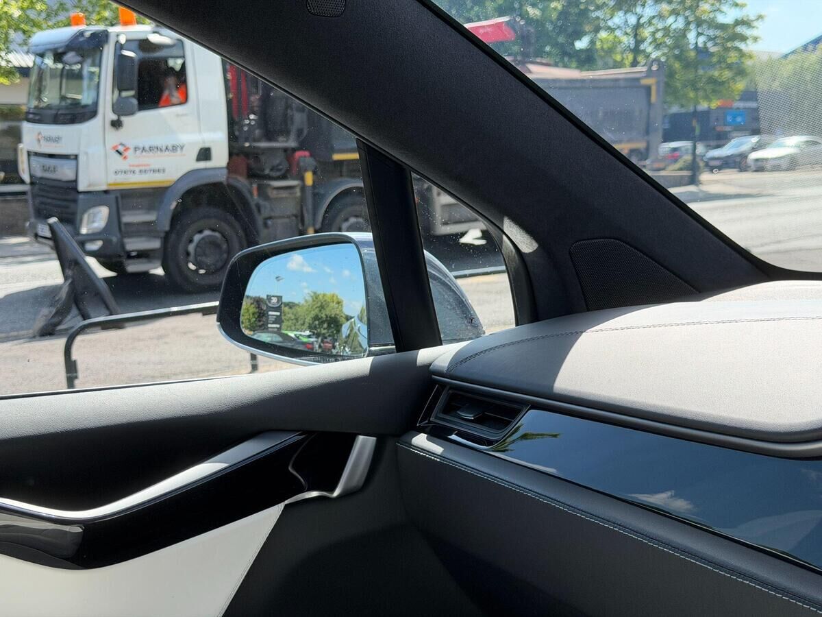 Tesla Model X Model X Gallery Image