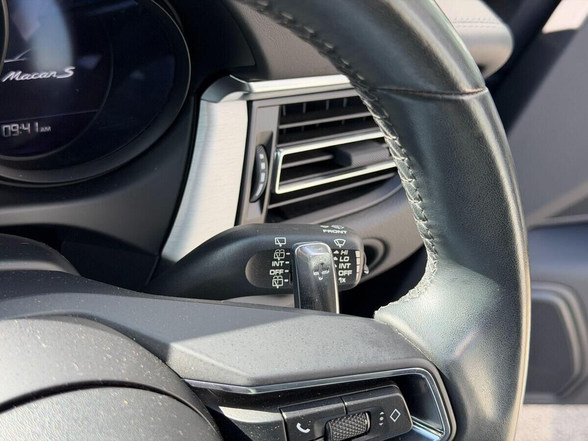 Porsche Macan Macan Gallery Image