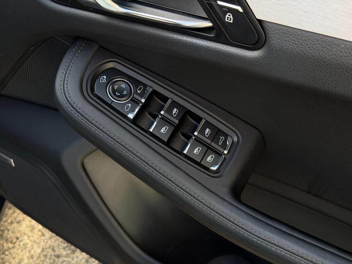 Porsche Macan Macan Gallery Image