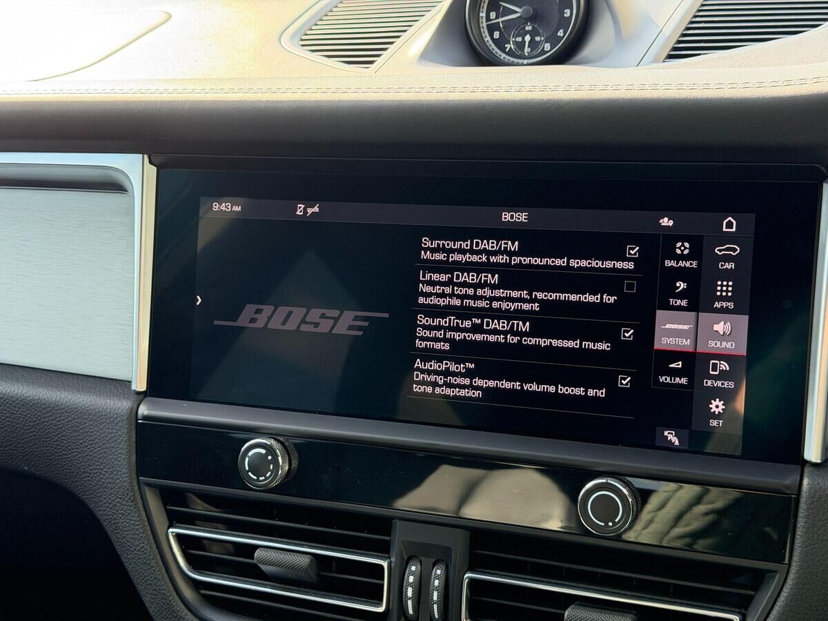 Porsche Macan Macan Gallery Image