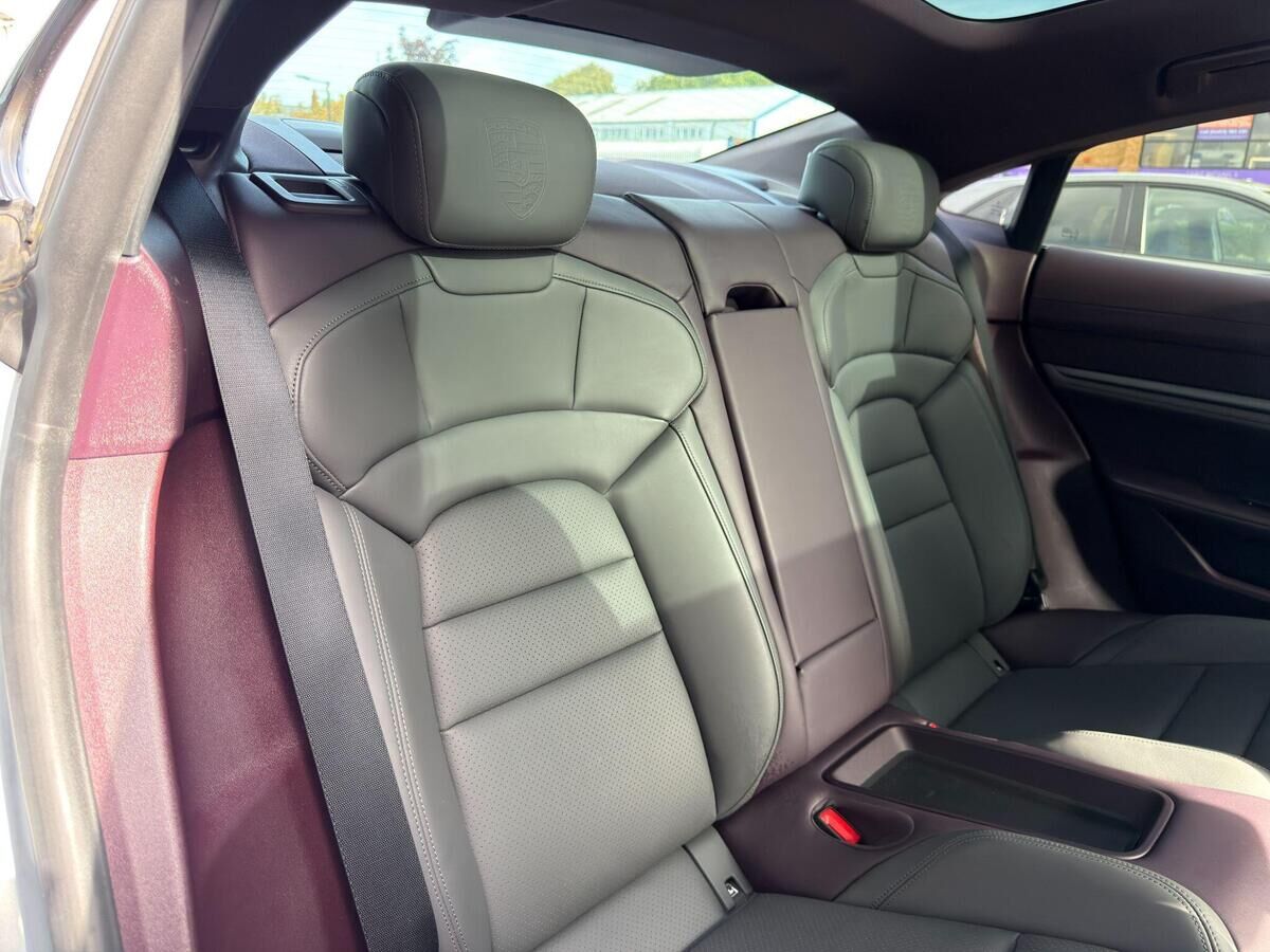 Porsche Taycan Taycan Gallery Image