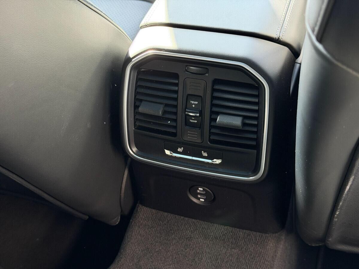 Porsche Macan Macan Gallery Image
