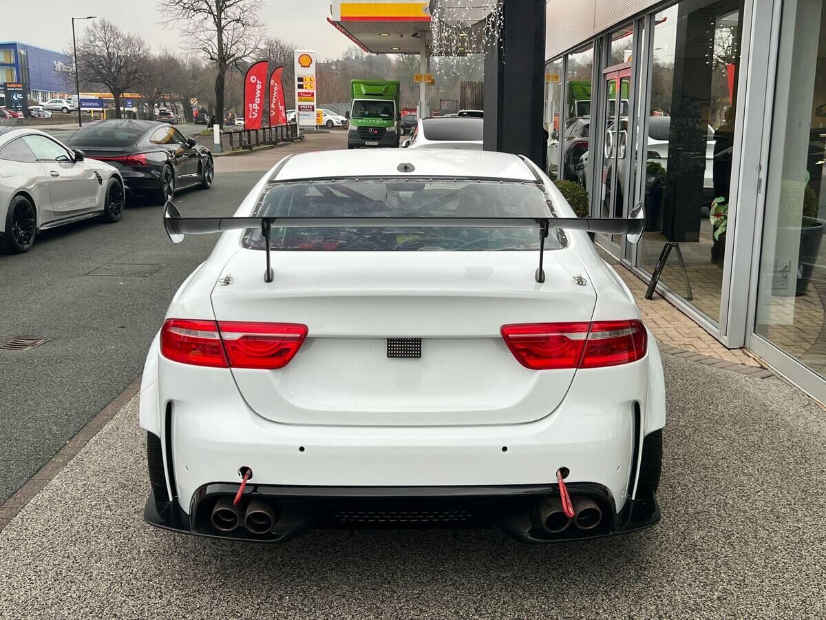 Jaguar XE XE Gallery Image