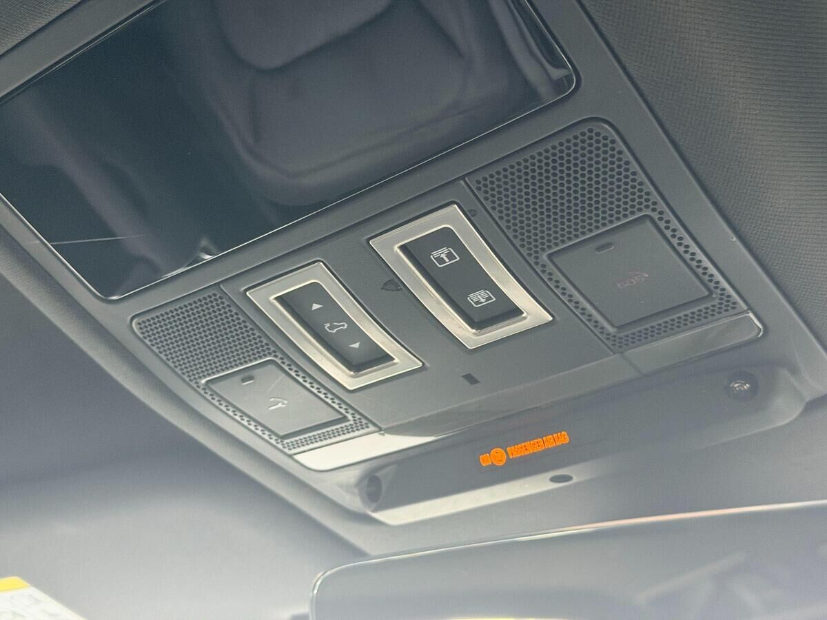 Land Rover Defender 110 Defender 110 Gallery Image