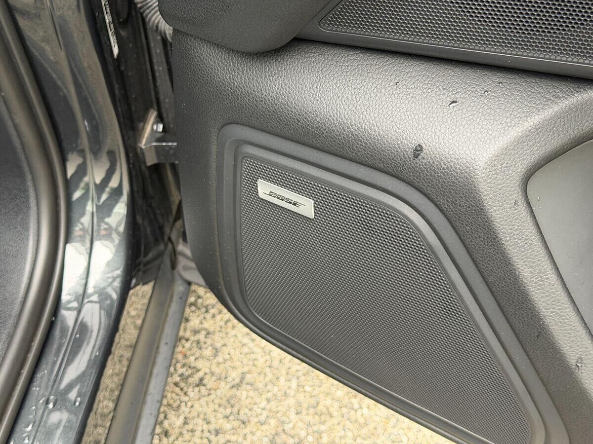 Porsche Macan Macan Gallery Image