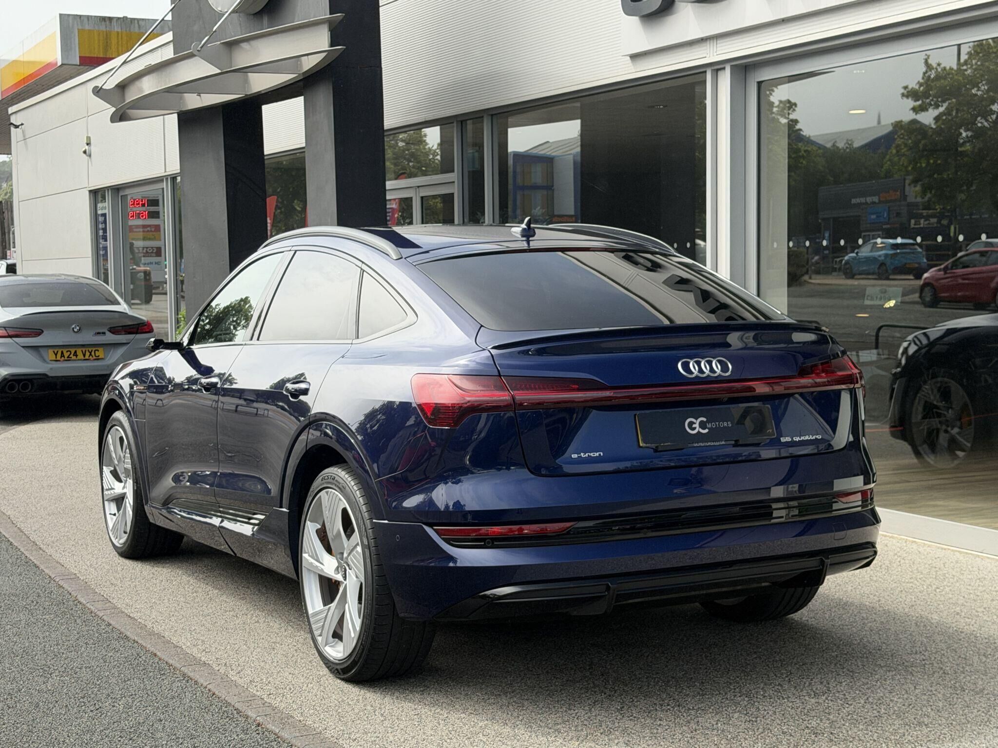 Audi e-tron e-tron Gallery Image