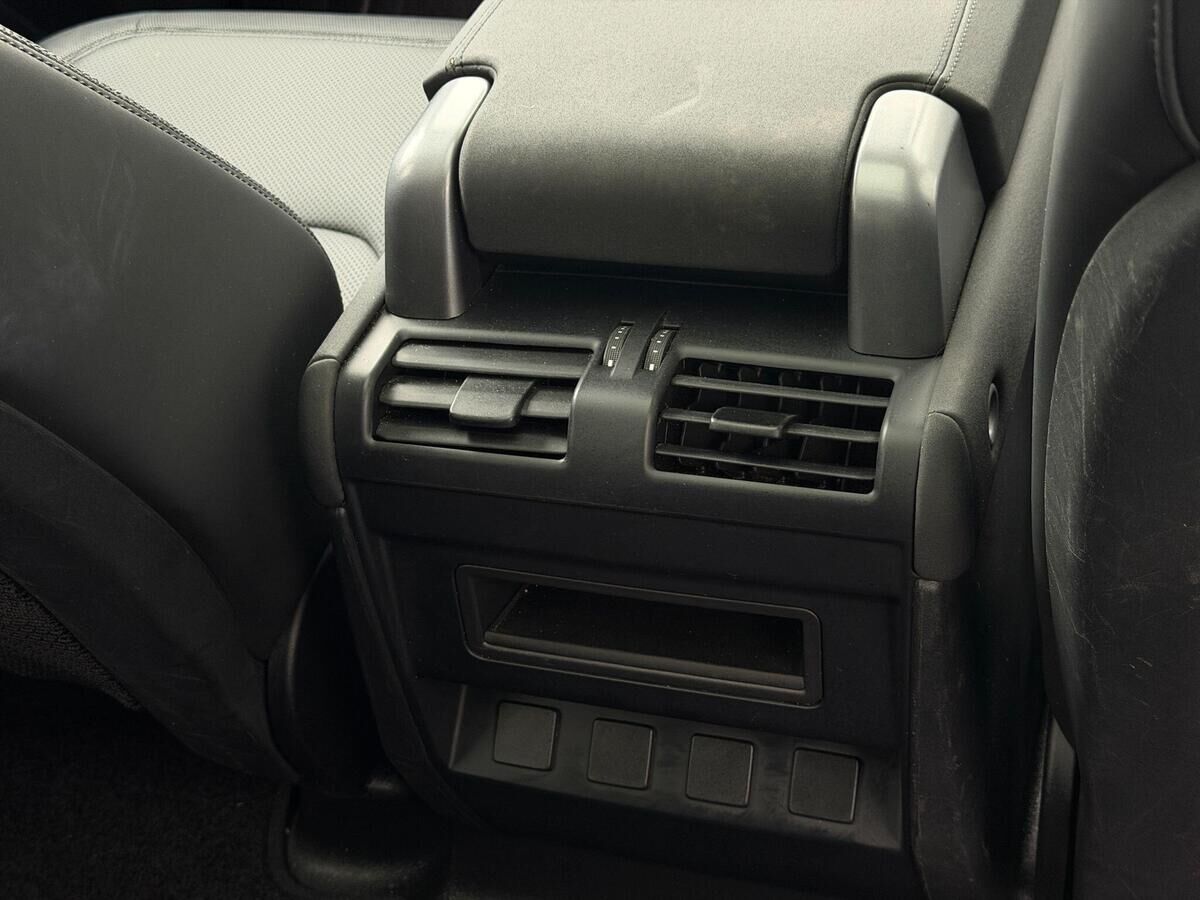 Land Rover Defender 110 Defender 110 Gallery Image
