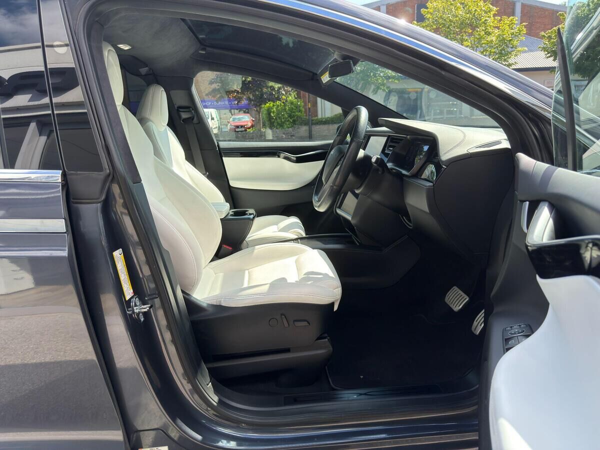 Tesla Model X Model X Gallery Image