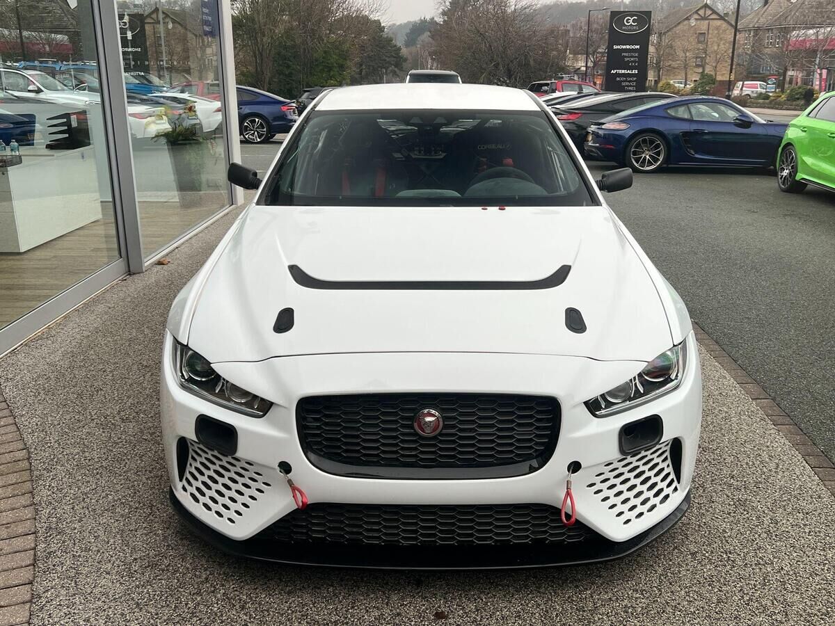 Jaguar XE XE Gallery Image