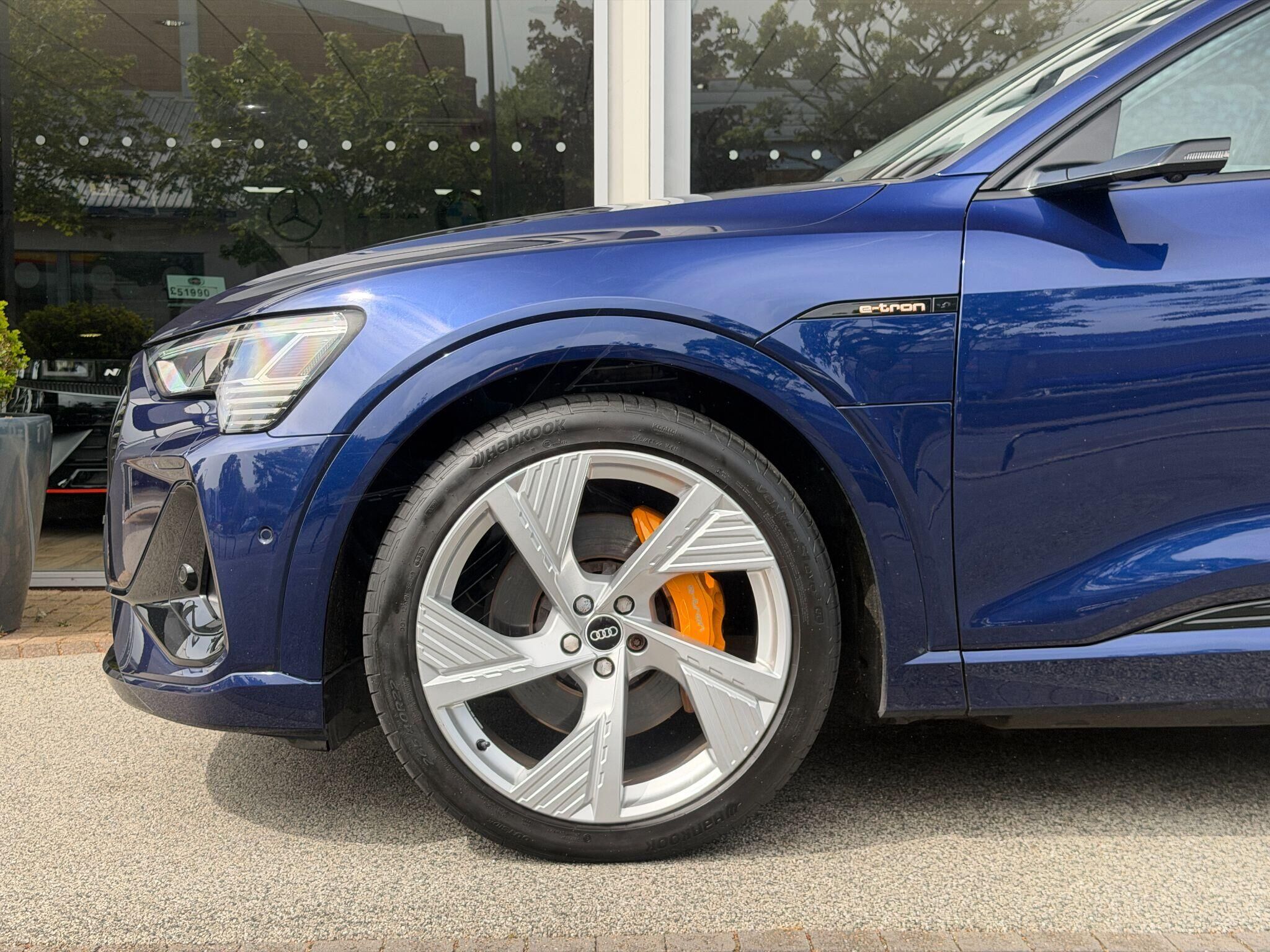 Audi e-tron e-tron Gallery Image