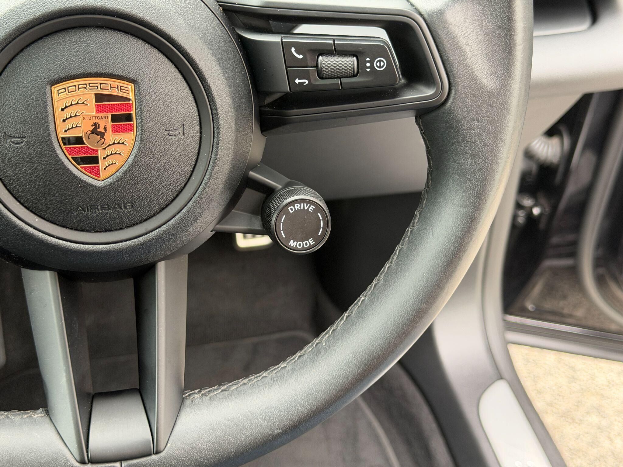 Porsche Macan Macan Gallery Image