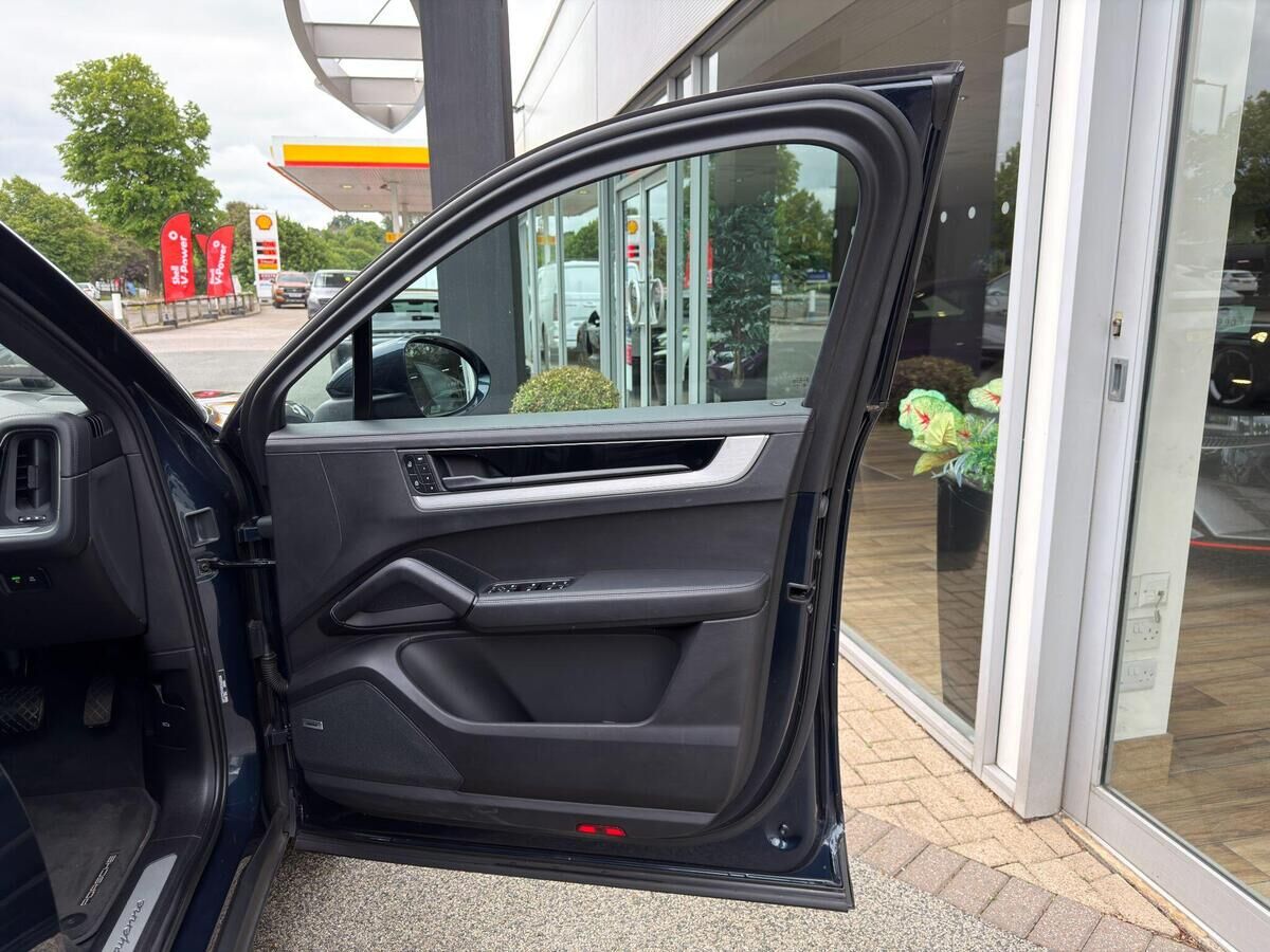 Porsche Cayenne Cayenne Gallery Image