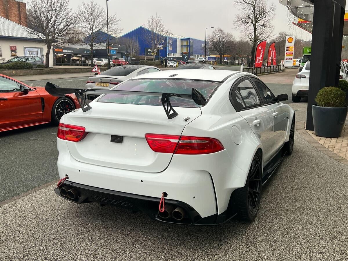 Jaguar XE XE Gallery Image