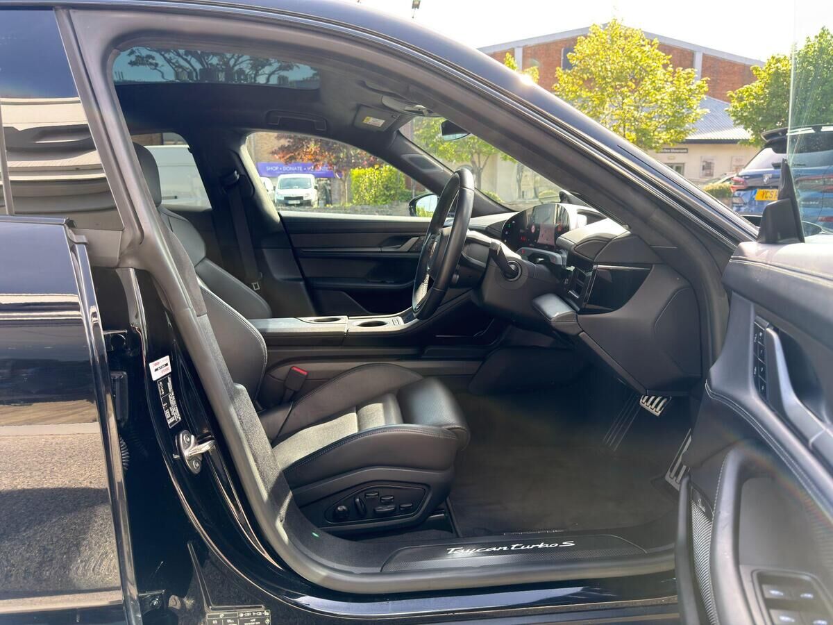 Porsche Taycan Taycan Gallery Image