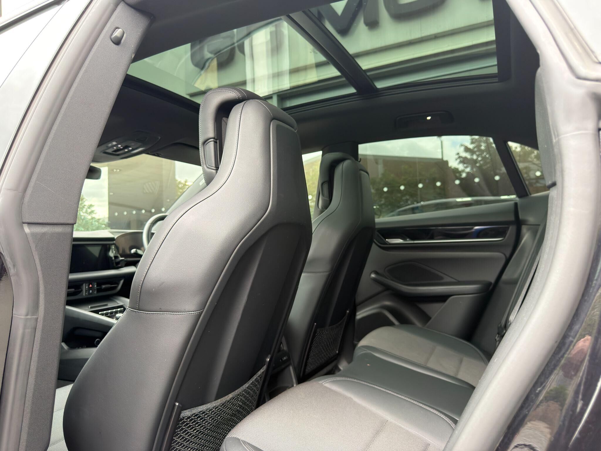 Porsche Macan Macan Gallery Image