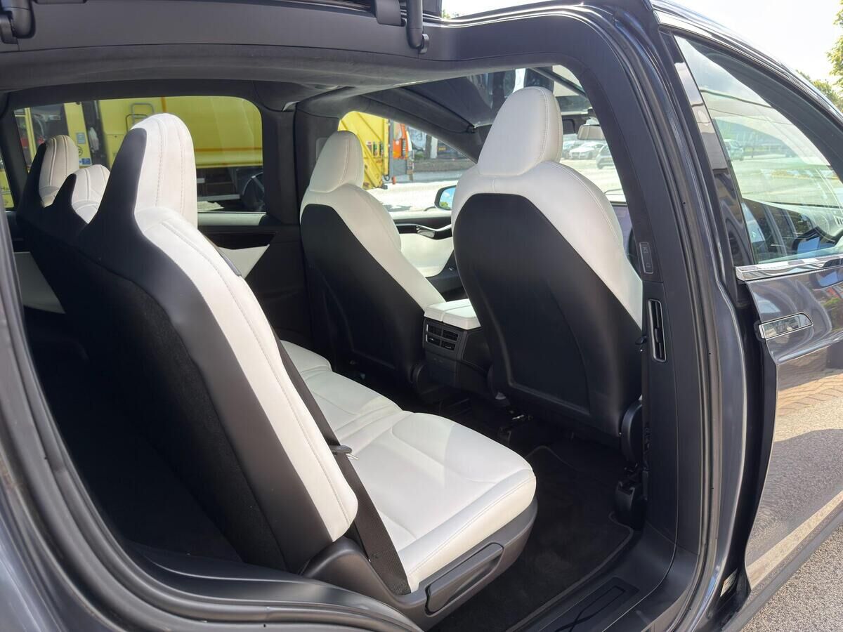 Tesla Model X Model X Gallery Image