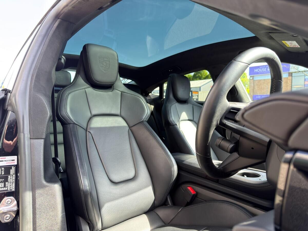Porsche Taycan Taycan Gallery Image