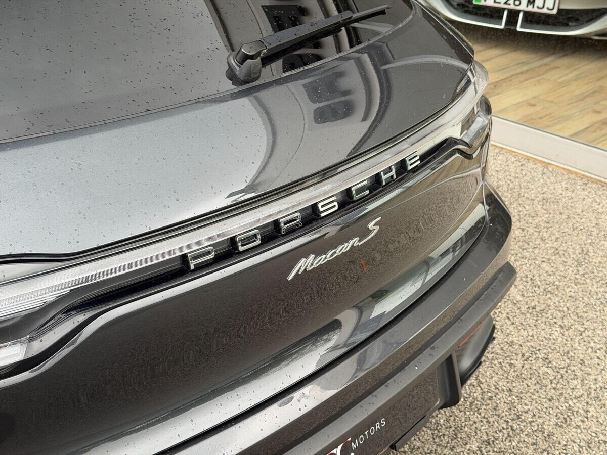 Porsche Macan Macan Gallery Image