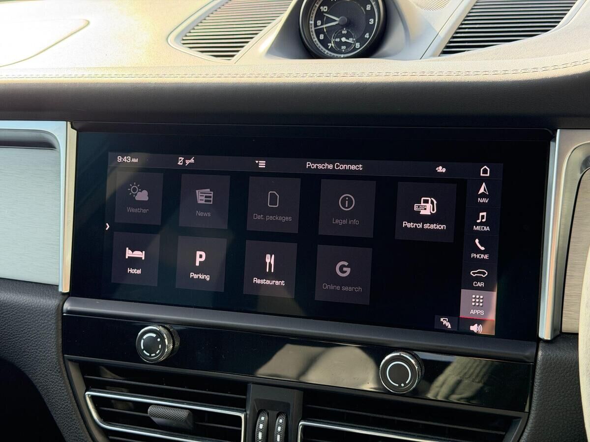Porsche Macan Macan Gallery Image