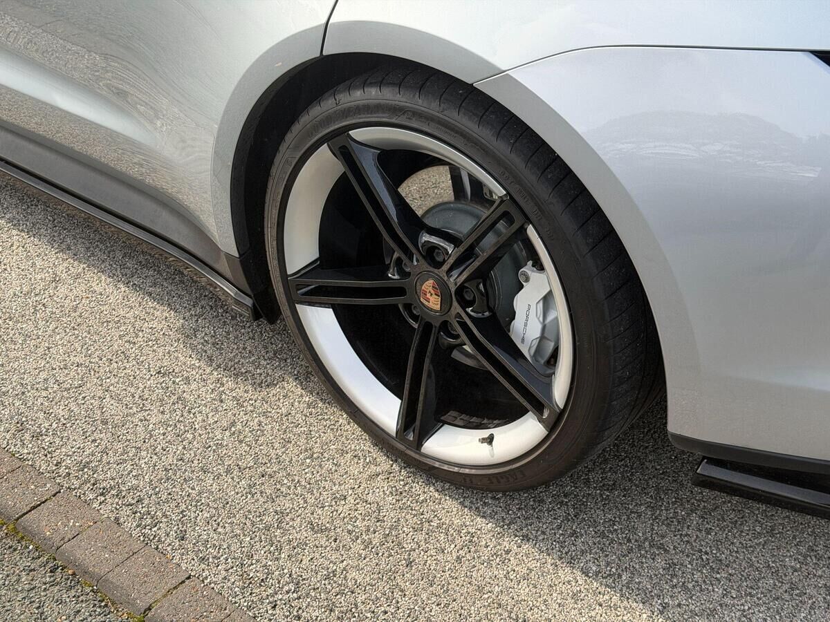 Porsche Taycan Taycan Gallery Image