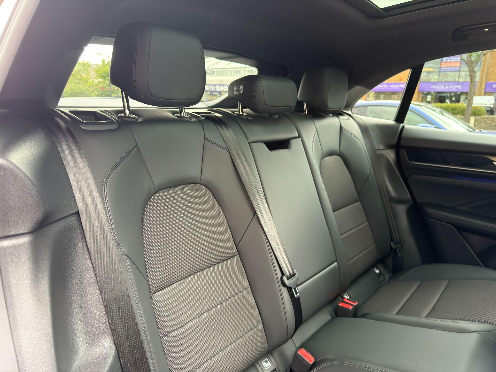 Porsche Macan Macan Gallery Image