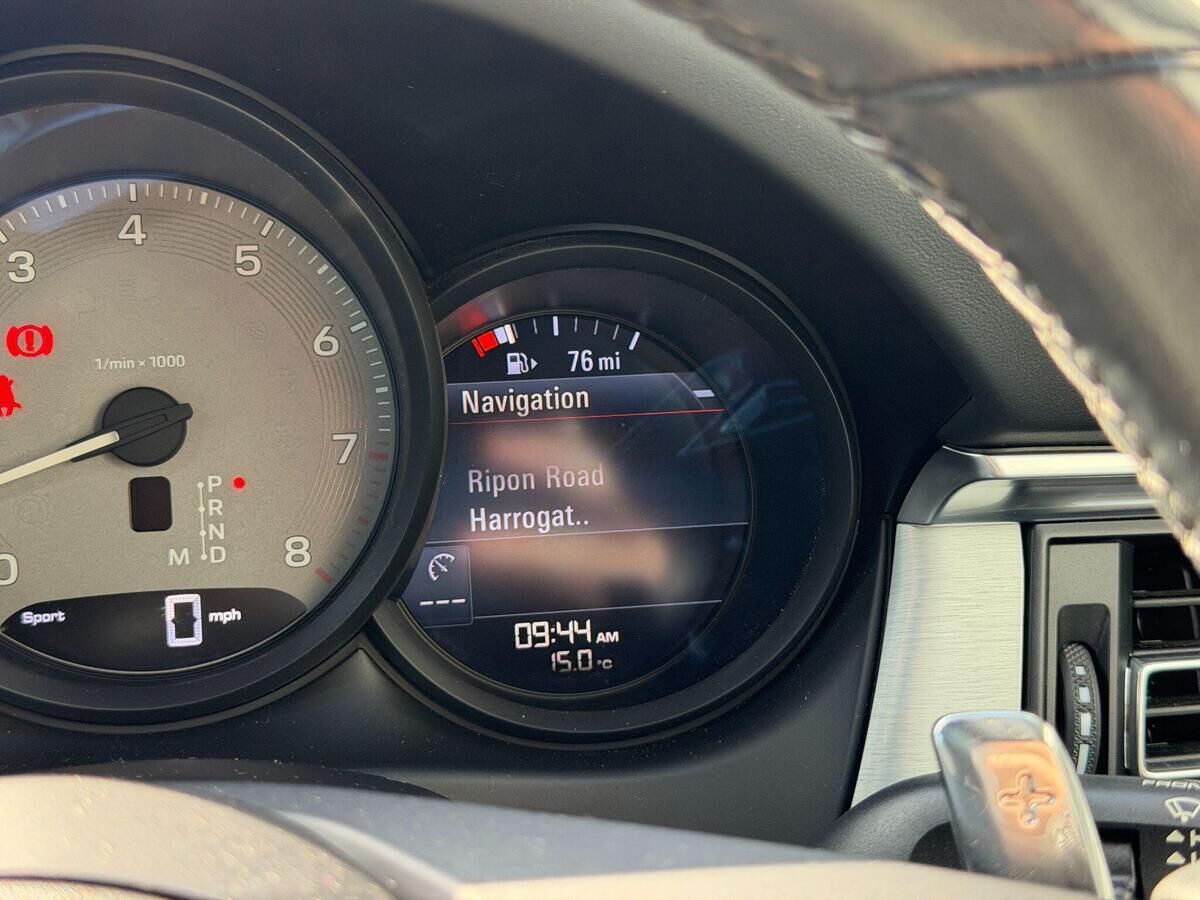 Porsche Macan Macan Gallery Image