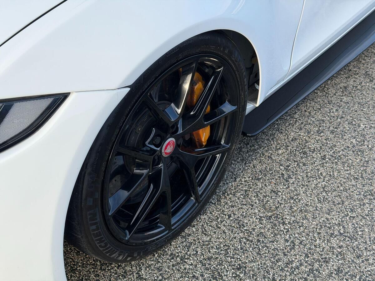 Jaguar XE XE Gallery Image