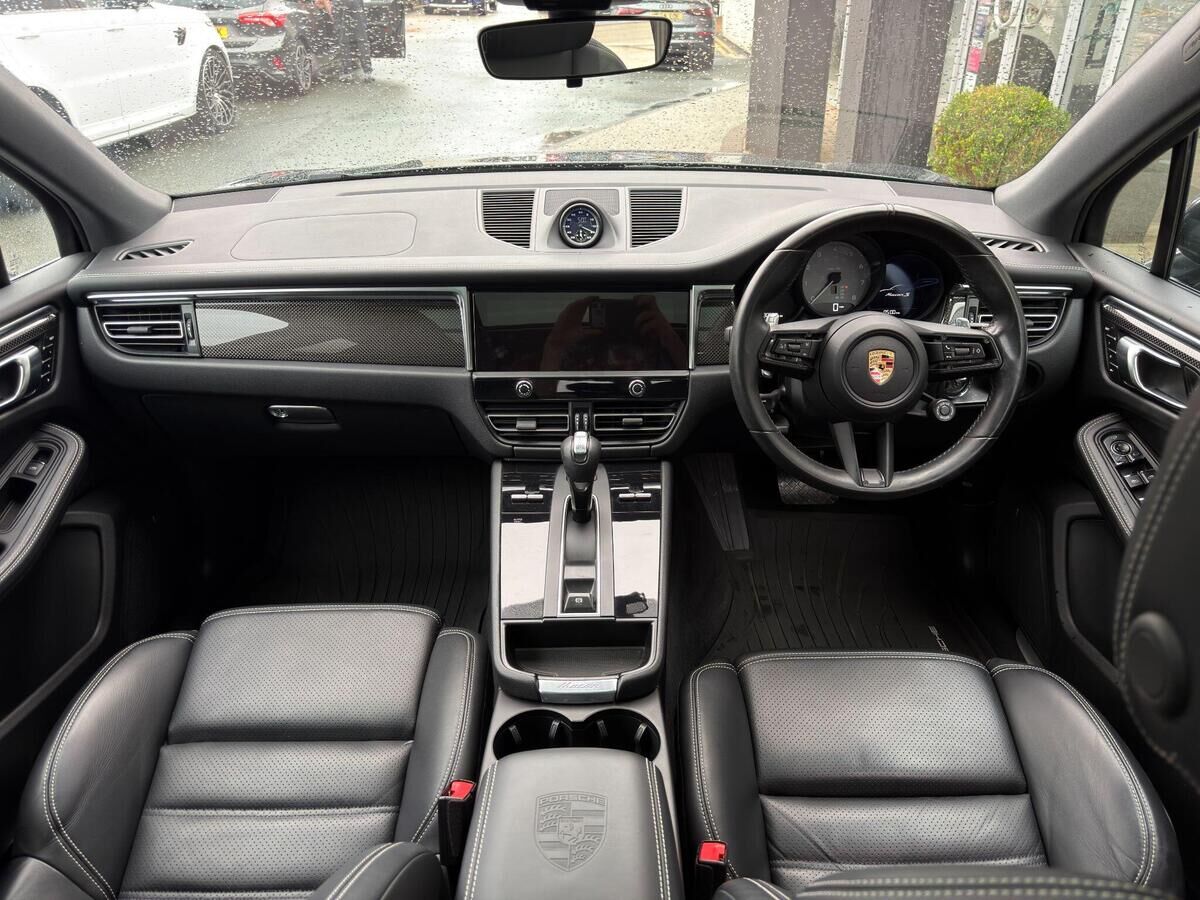 Porsche Macan Macan Gallery Image