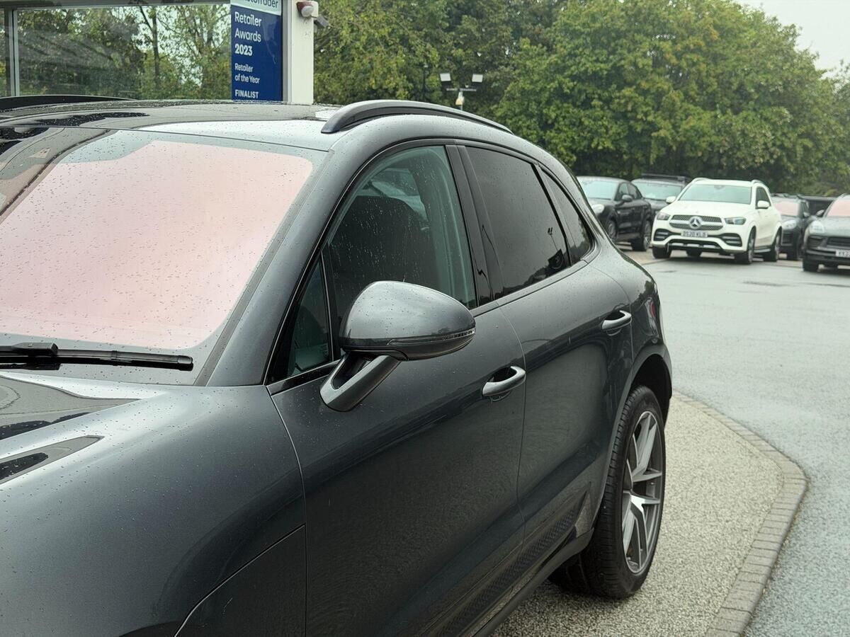 Porsche Macan Macan Gallery Image
