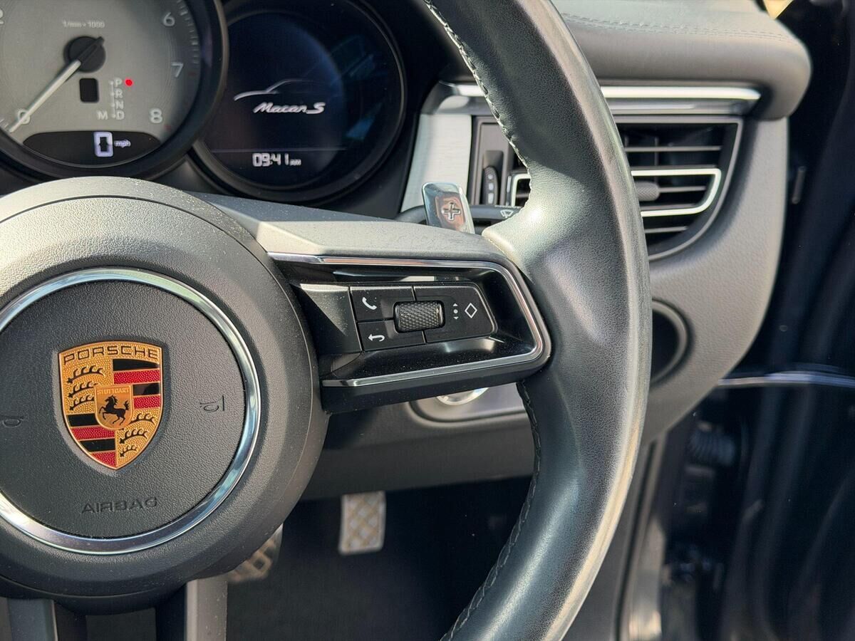 Porsche Macan Macan Gallery Image