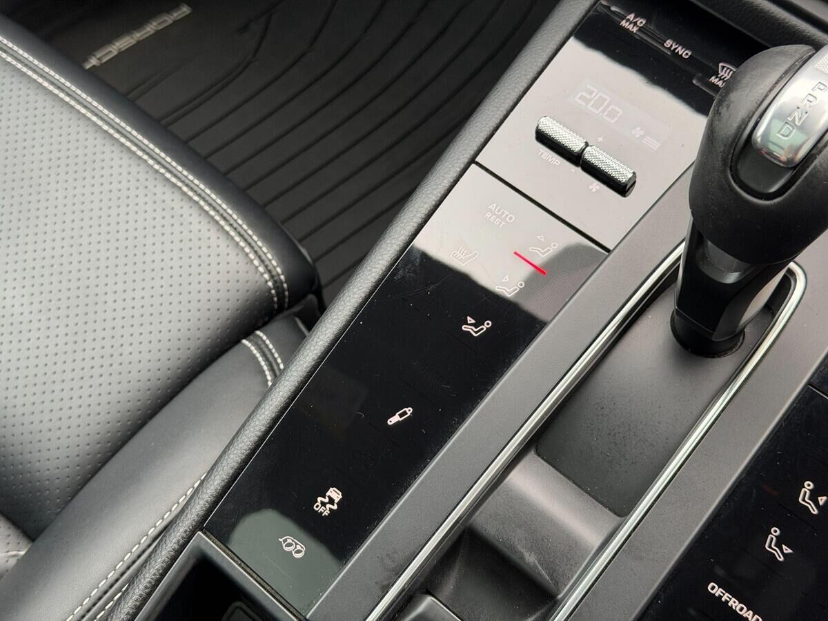 Porsche Macan Macan Gallery Image