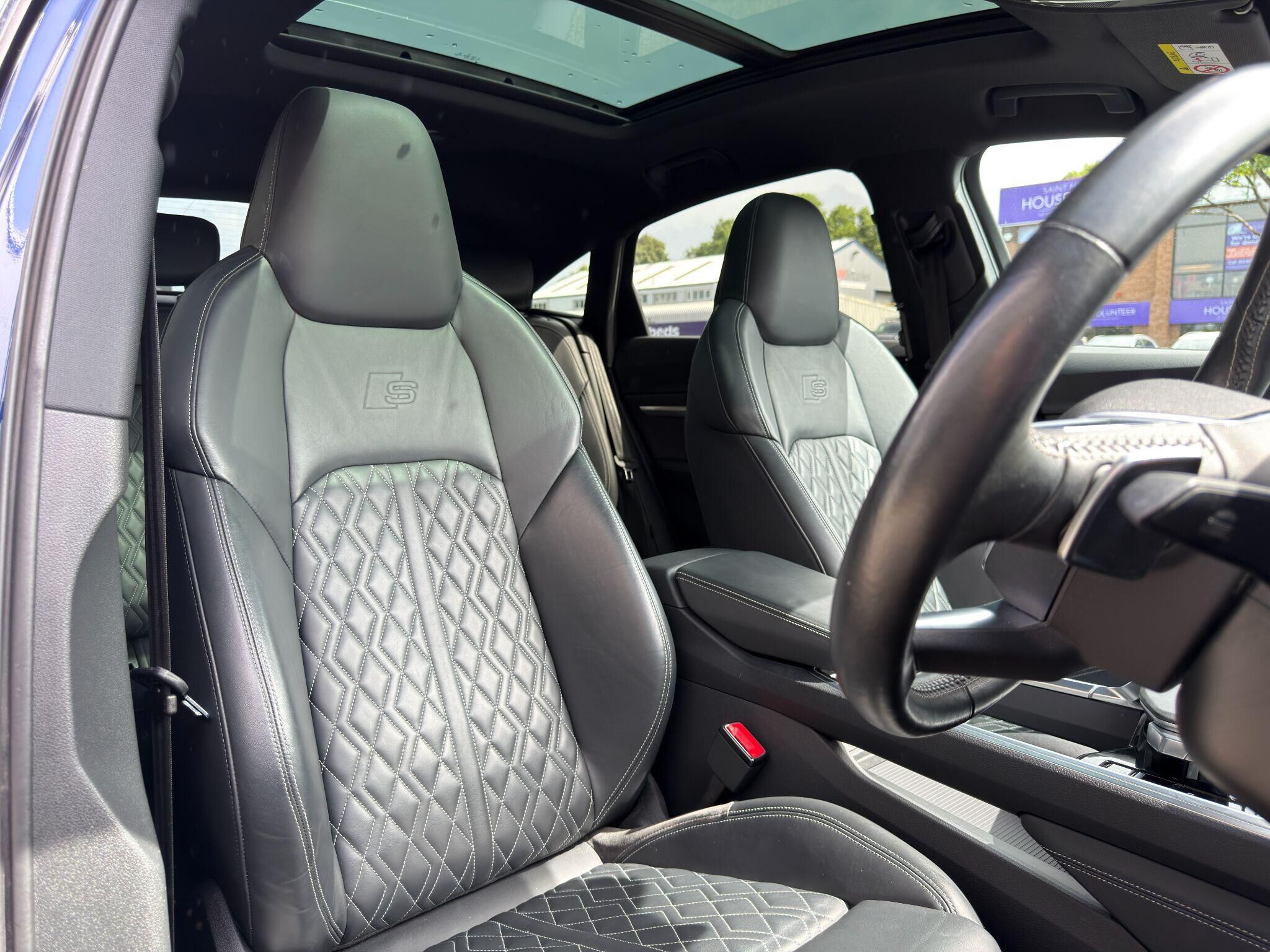 Audi e-tron e-tron Gallery Image