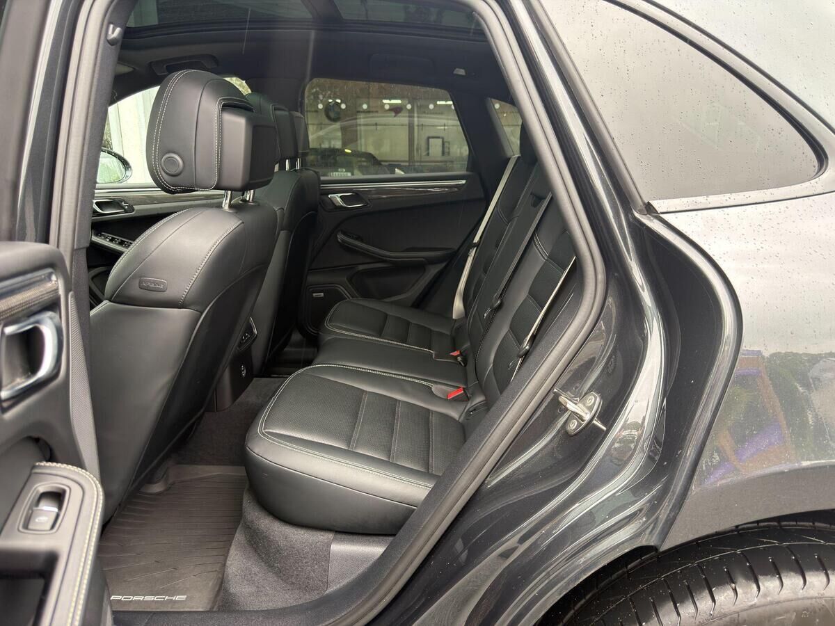 Porsche Macan Macan Gallery Image