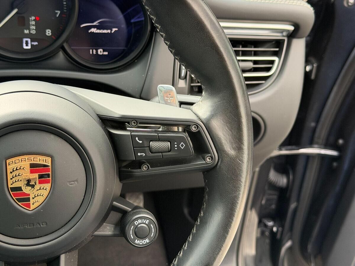 Porsche Macan Macan Gallery Image