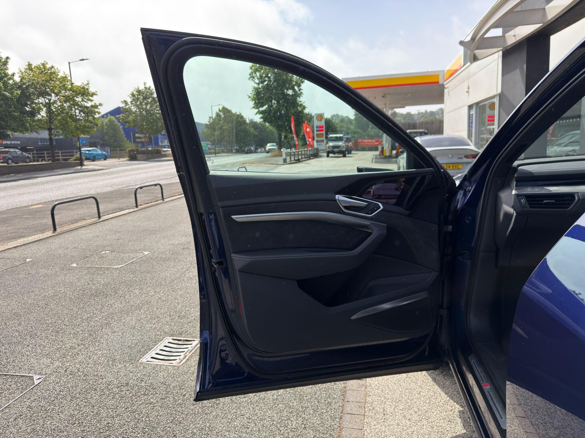 Audi e-tron e-tron Gallery Image