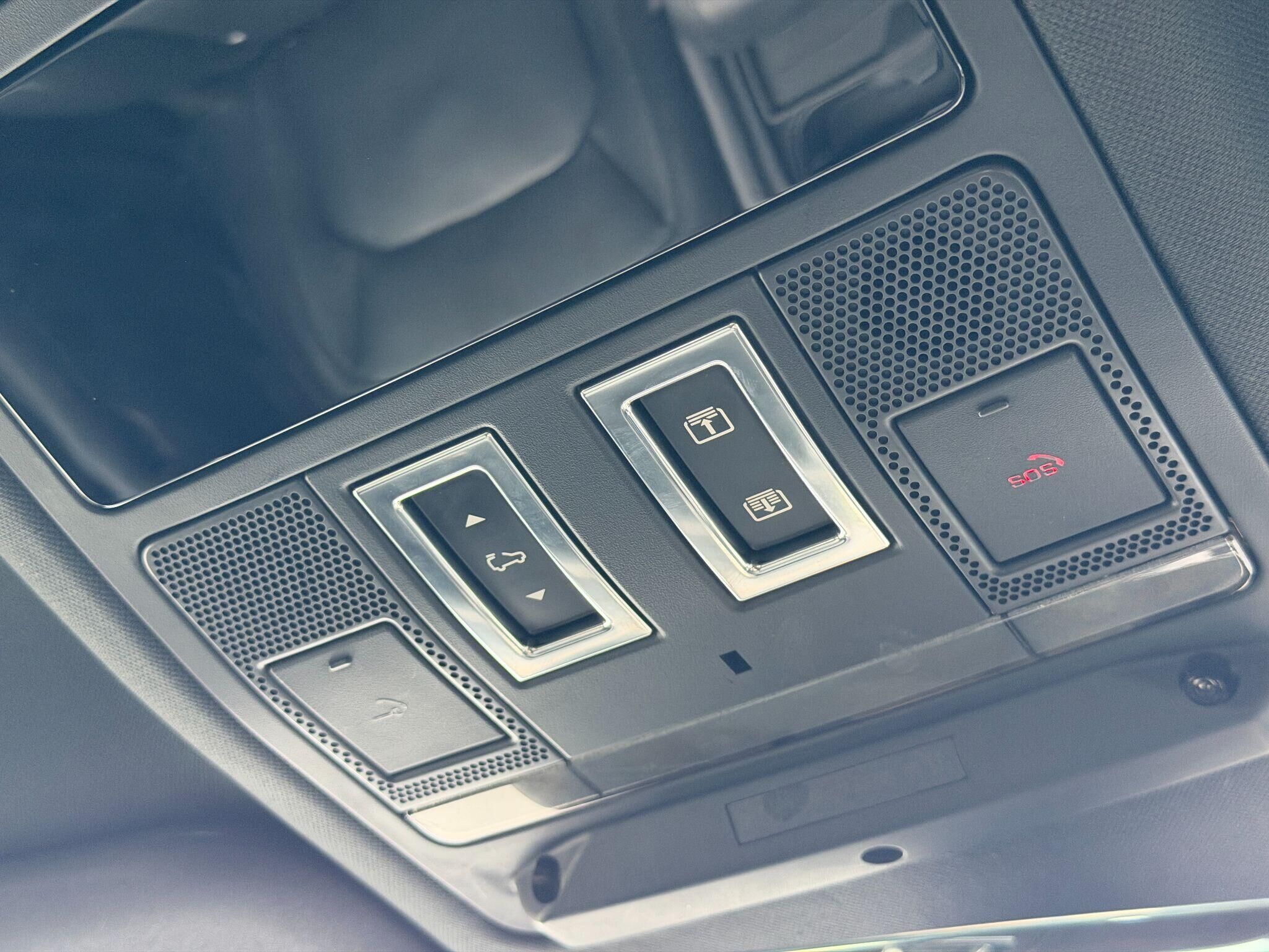 Land Rover Defender 110 Defender 110 Gallery Image