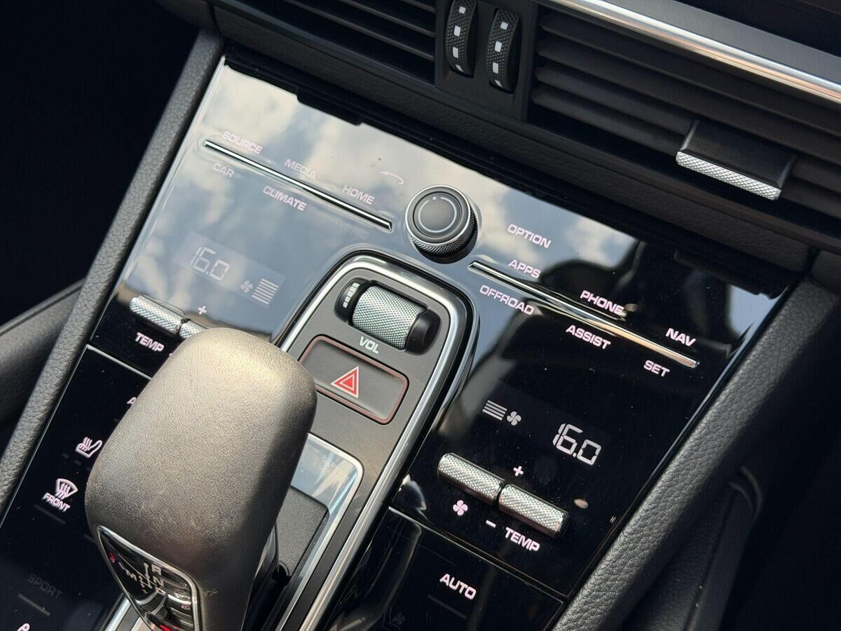 Porsche Cayenne Cayenne Gallery Image