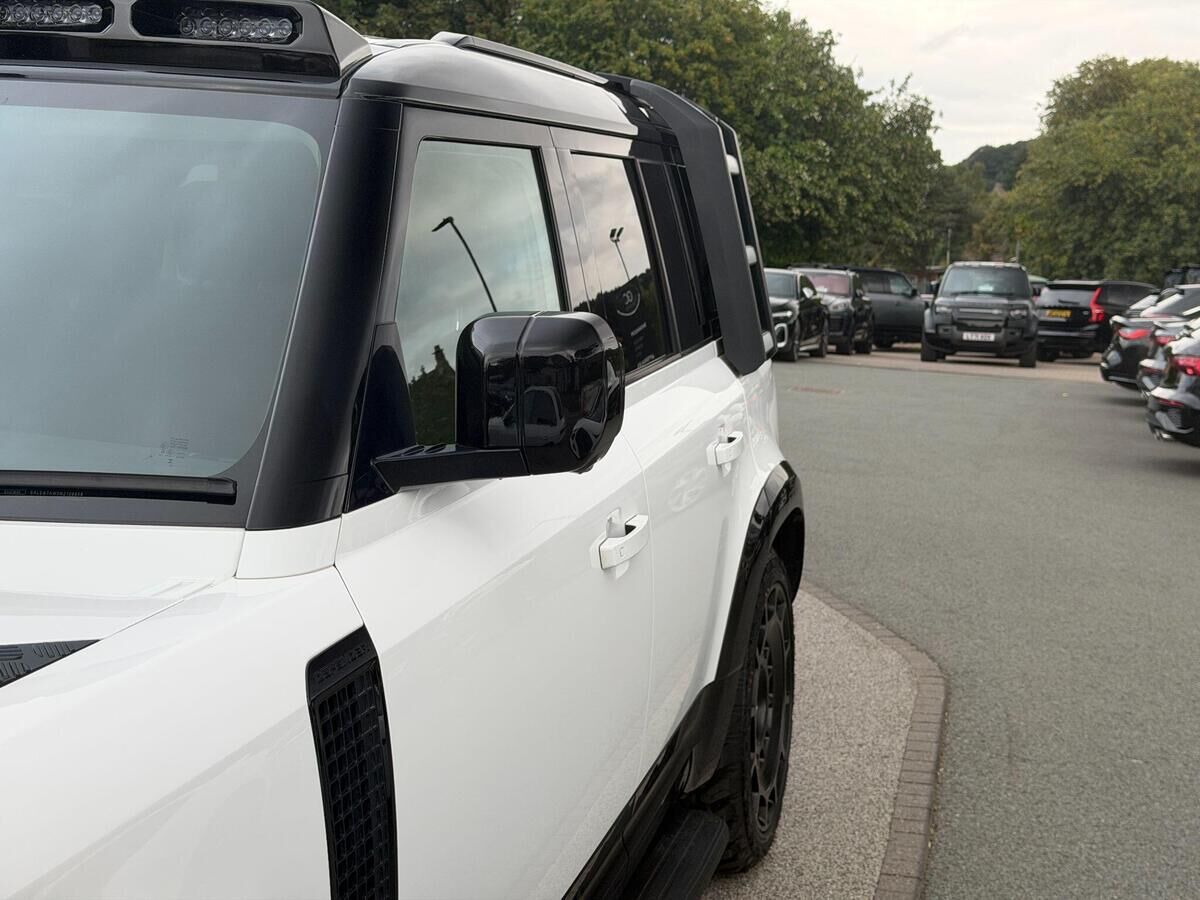 Land Rover Defender 110 Defender 110 Gallery Image