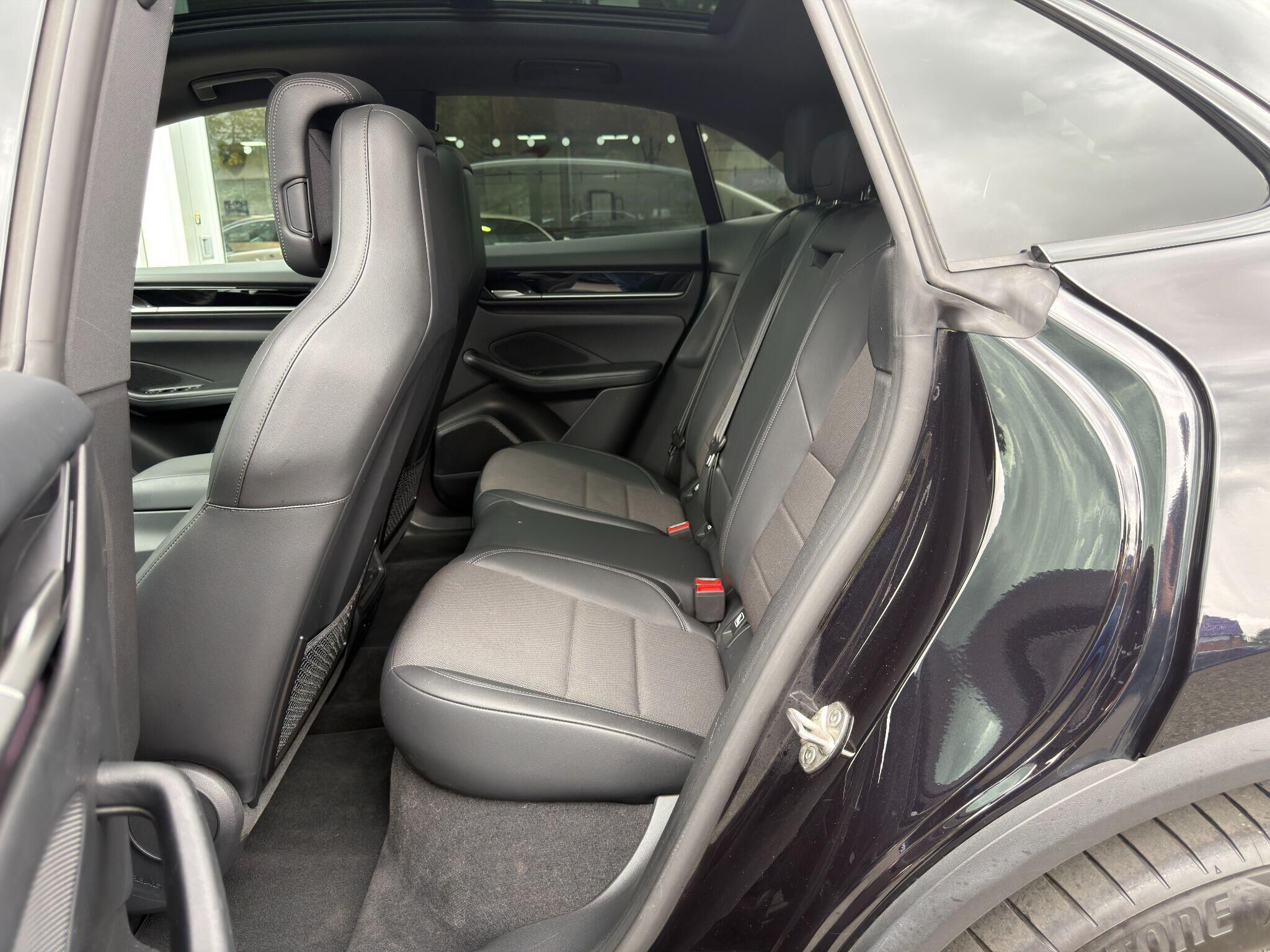 Porsche Macan Macan Gallery Image