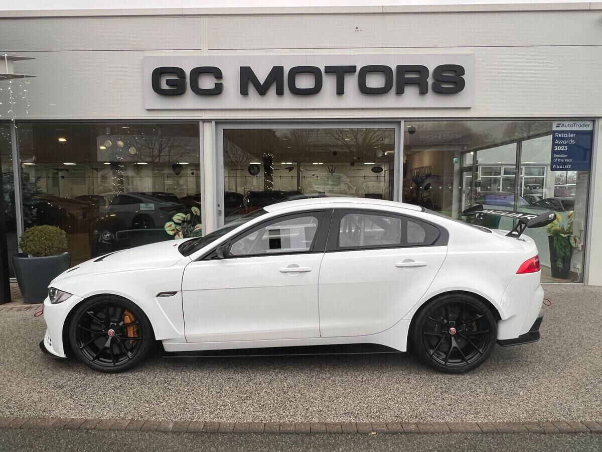 Jaguar XE XE Gallery Image