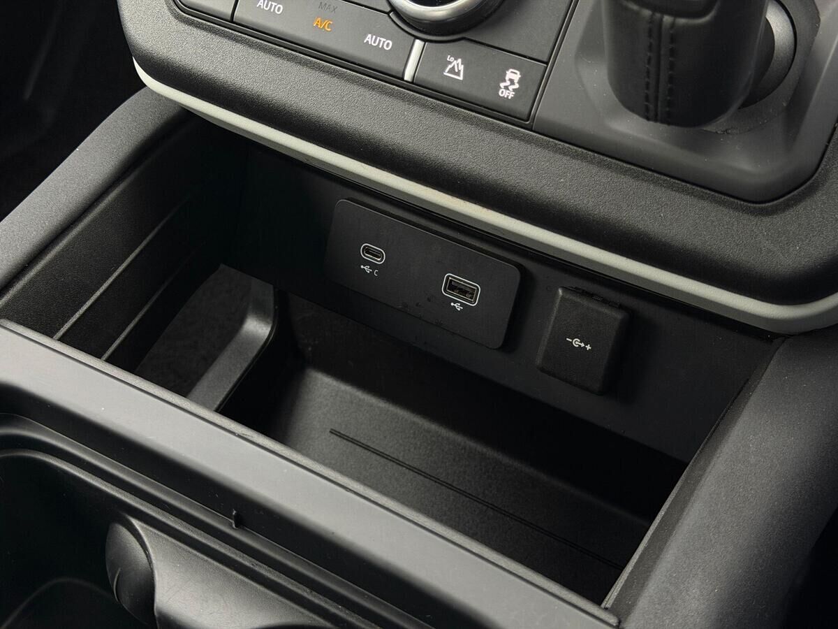 Land Rover Defender 110 Defender 110 Gallery Image