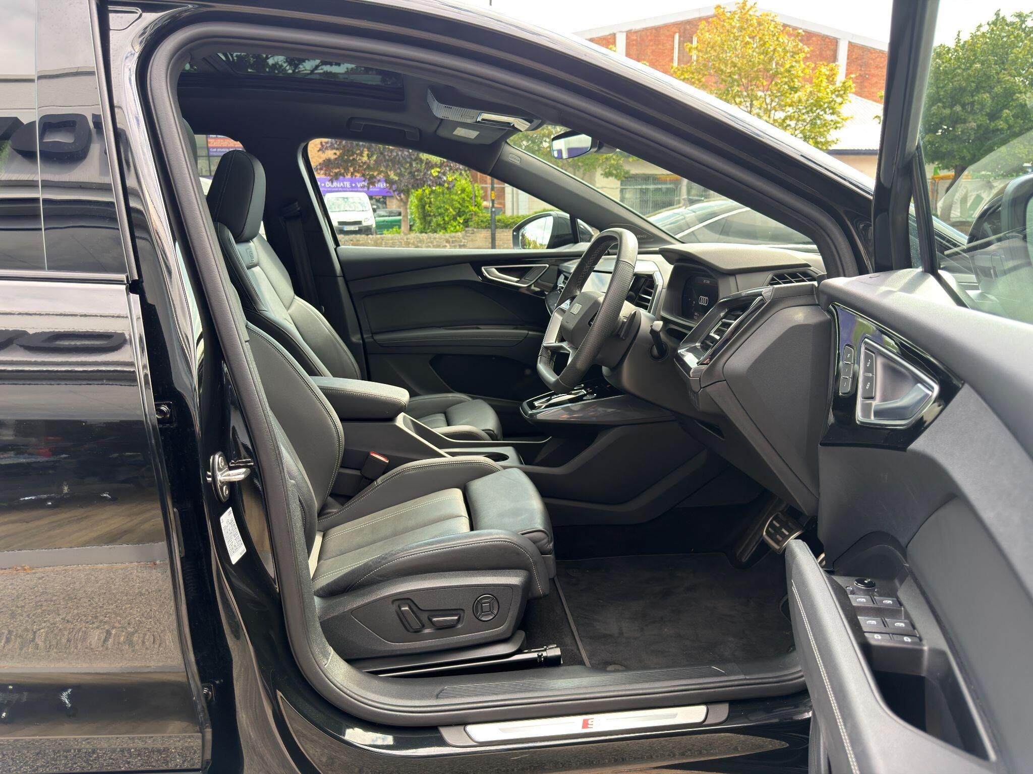Audi Q4 e-tron Q4 e-tron Gallery Image